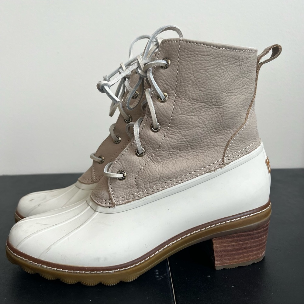 Sperry Beige Women’s Saltwater Heel Duck Boots size 9.5